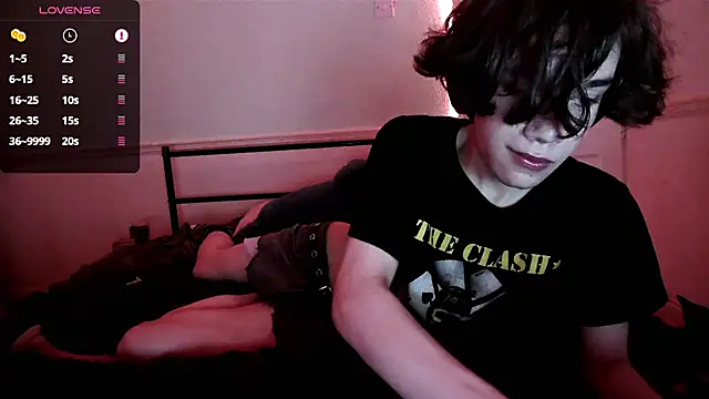 Snapshot of Straything chatting on June 2026 11:44:01 PM Straything online show from June 2026 11:44:01 PM