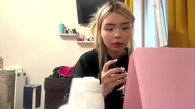 moonluv33 online show from June 2026 01:20:02 PM