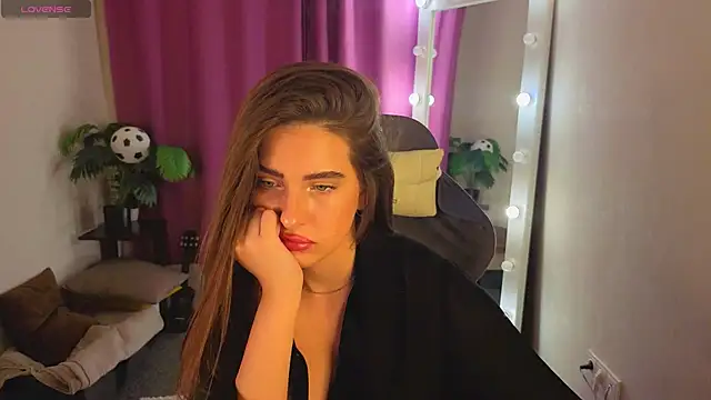 Snapshot of Bella__Kallen chatting on June 2026 09:04:02 AM Bella Kallen online show from June 2026 09:04:02 AM