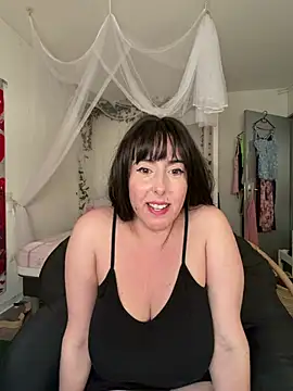 juliee1979 online show from June 2026 06:12:01 PM