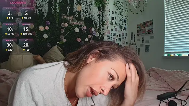 Snapshot of LyraCovee chatting on July 2026 12:18:02 AM LyraCovee online show from July 2026 12:18:02 AM