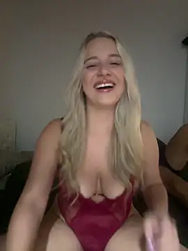 Snapshot of PiercedNipz chatting on June 2026 04:22:02 PM PiercedNipz online show from June 2026 04:22:02 PM