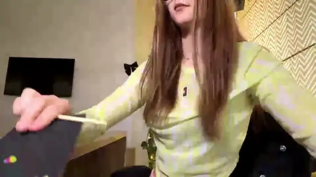 Snapshot of AvrilGillig chatting on June 2026 01:14:01 PM AvrilGillig online show from June 2026 01:14:01 PM