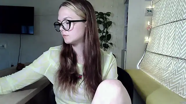 Snapshot of AvrilGillig chatting on June 2026 01:32:01 PM AvrilGillig online show from June 2026 01:32:01 PM