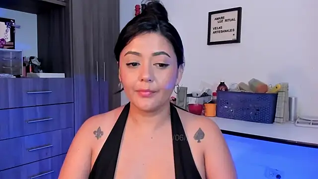 Snapshot of LauraToro_ chatting on June 2026 09:34:02 AM LauraToro online show from June 2026 09:34:02 AM