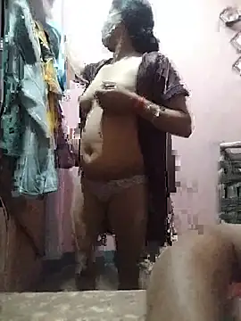 Snapshot of House_girl22 chatting on July 2026 04:57:01 PM House girl22 online show from July 2026 04:57:01 PM