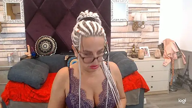 Snapshot of ElviraZoi chatting on July 2026 06:55:02 AM ElviraZoi online show from July 2026 06:55:02 AM