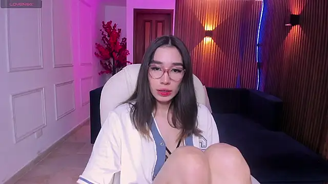Snapshot of Emma_caarter_ chatting on June 2026 03:17:01 AM Emma caarter online show from June 2026 03:17:01 AM