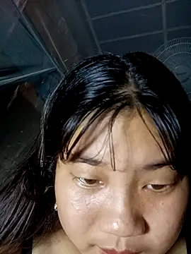 Emelyzz online show from July 2026 03:32:02 PM