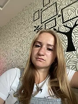 Emilia kis online show from June 2026 10:35:01 AM