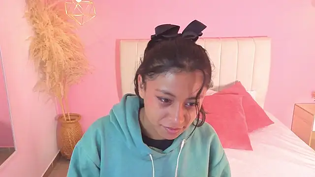 Snapshot of valeria__torres chatting on July 2026 10:43:02 AM valeria torres online show from July 2026 10:43:02 AM