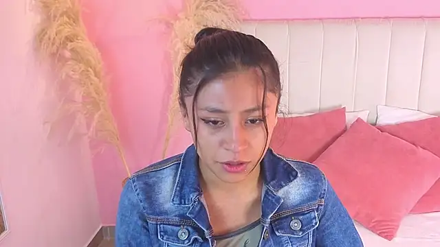 Snapshot of valeria__torres chatting on July 2026 11:52:01 AM valeria torres online show from July 2026 11:52:01 AM