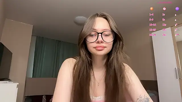 Snapshot of Shycutiee chatting on June 2026 06:35:01 AM Shycutiee online show from June 2026 06:35:01 AM