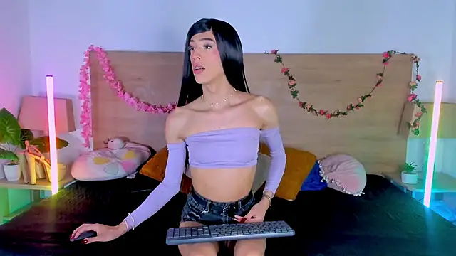 Snapshot of LaraRous chatting on July 2026 09:39:01 PM LaraRous online show from July 2026 09:39:01 PM