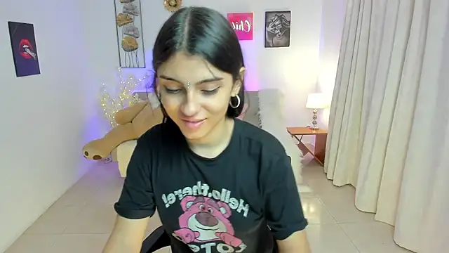Snapshot of Susy_Doll1 chatting on June 2026 02:15:02 PM Susy Doll1 online show from June 2026 02:15:02 PM