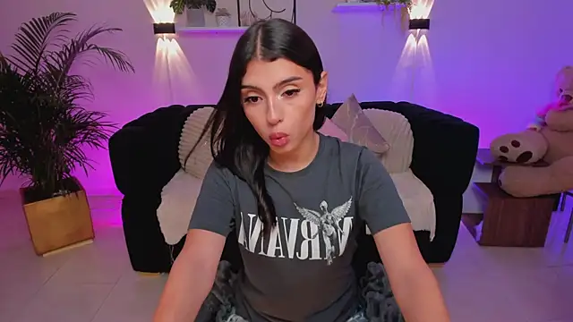 Snapshot of Susy_Doll1 chatting on July 2026 07:57:01 PM Susy Doll1 online show from July 2026 07:57:01 PM