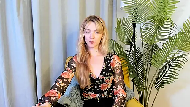 Snapshot of MarielRoloson chatting on June 2026 05:15:02 PM MarielRoloson online show from June 2026 05:15:02 PM