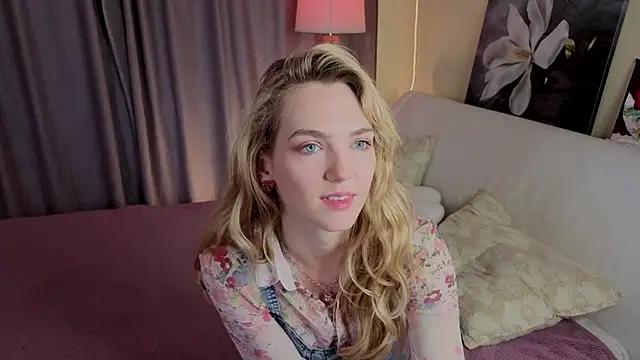 Snapshot of MarielRoloson chatting on June 2026 07:05:01 PM MarielRoloson online show from June 2026 07:05:01 PM
