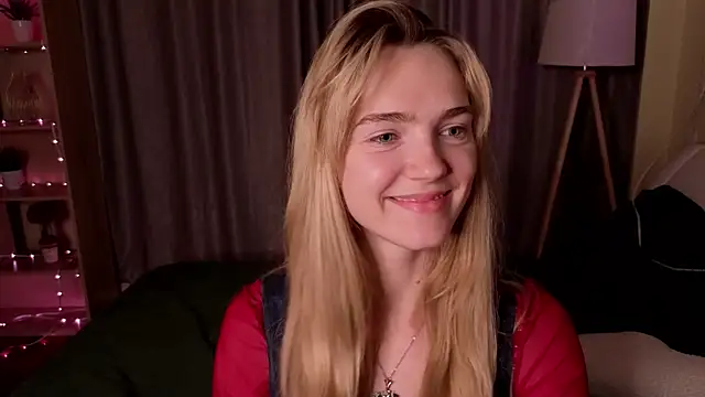 Snapshot of MarielRoloson chatting on June 2026 07:29:01 PM MarielRoloson online show from June 2026 07:29:01 PM