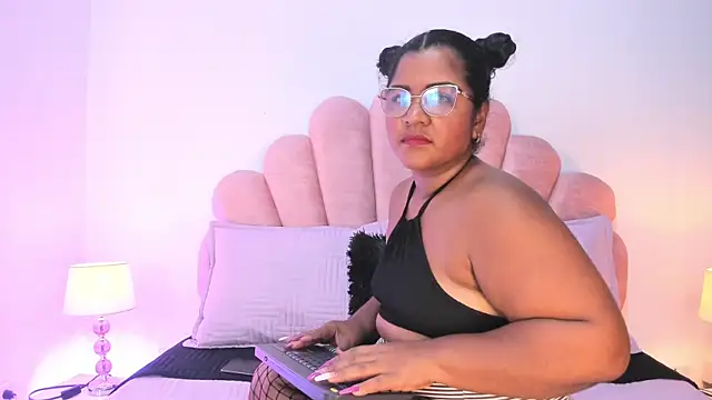 Snapshot of Mommy_Big_Ass chatting on July 2026 05:15:02 PM Mommy Big Ass online show from July 2026 05:15:02 PM