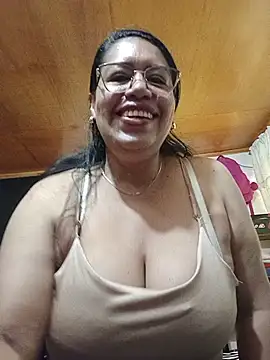 Snapshot of Emilif_ chatting on June 2026 04:31:01 PM Emilif online show from June 2026 04:31:01 PM