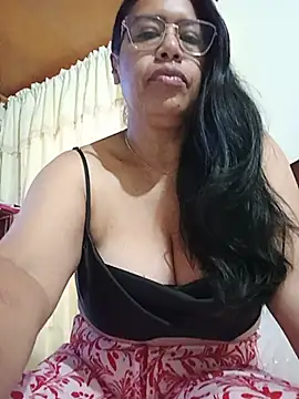 Snapshot of Emilif_ chatting on July 2026 02:32:02 PM Emilif online show from July 2026 02:32:02 PM