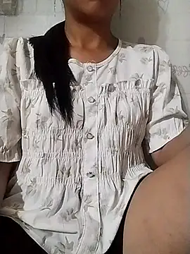Snapshot of Helen-nn chatting on June 2026 10:35:01 PM Helen-nn online show from June 2026 10:35:01 PM