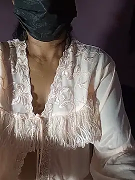 Snapshot of Nikini-xx chatting on July 2026 06:42:02 PM Nikini-xx online show from July 2026 06:42:02 PM