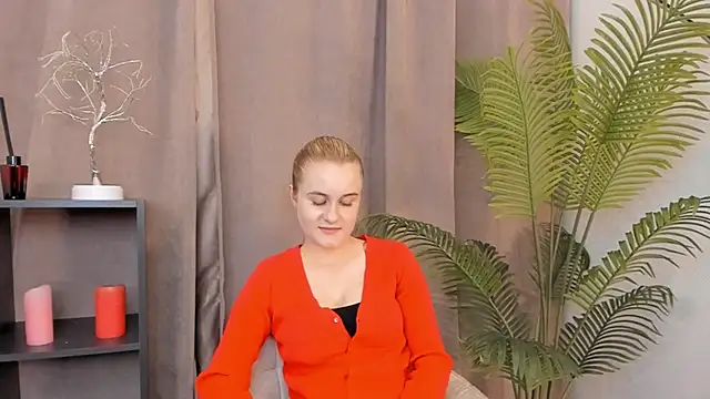 Snapshot of CaroleeIlle chatting on June 2026 12:07:02 PM CaroleeIlle online show from June 2026 12:07:02 PM