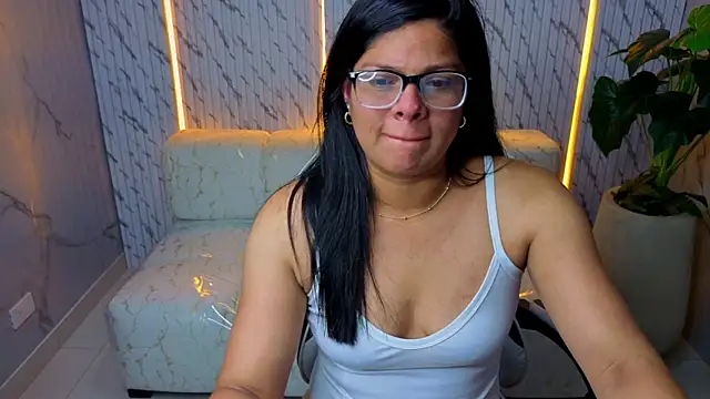 Snapshot of sarah_bay_tx chatting on June 2026 07:51:02 PM sarah bay tx online show from June 2026 07:51:02 PM