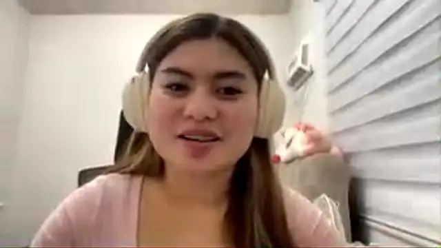 Snapshot of EboniSaxman chatting on June 2026 04:00:01 PM EboniSaxman online show from June 2026 04:00:01 PM