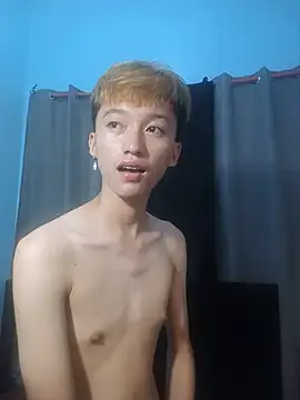 Snapshot of Fem_phiLboy69 chatting on June 2026 08:04:01 PM Fem phiLboy69 online show from June 2026 08:04:01 PM