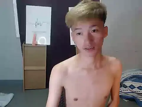 Snapshot of Fem_phiLboy69 chatting on August 2026 03:05:01 AM Fem phiLboy69 online show from August 2026 03:05:01 AM