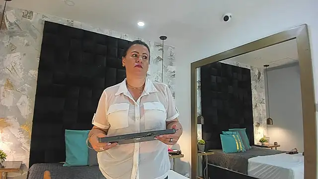 CharlotteG  online show from July 2026 07:39:01 PM