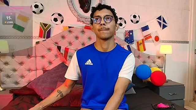 Snapshot of Twunk_miguel chatting on June 2026 04:21:02 PM Twunk miguel online show from June 2026 04:21:02 PM