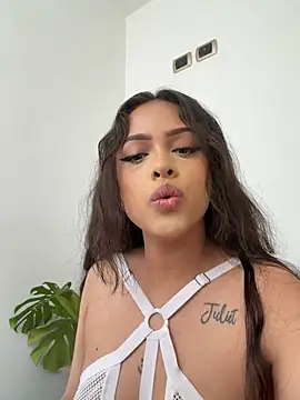Snapshot of MilaHank chatting on June 2026 06:12:01 PM MilaHank online show from June 2026 06:12:01 PM
