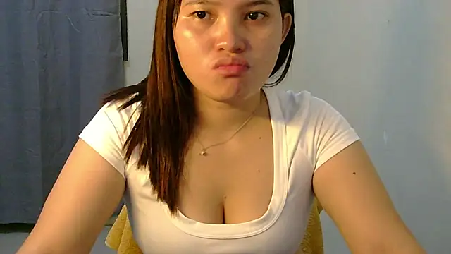 Snapshot of Fhwilloughbyxx chatting on July 2026 11:19:01 AM Fhwilloughbyxx online show from July 2026 11:19:01 AM