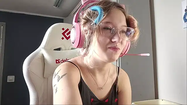 FunnyLila online show from July 2026 05:20:02 AM