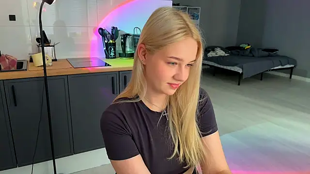 Snapshot of MichelleMargiela chatting on July 2026 02:16:01 AM MichelleMargiela online show from July 2026 02:16:01 AM