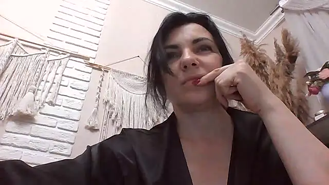 Camilynbi online show from July 2026 06:02:02 PM