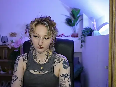 Snapshot of tattooedblondee18 chatting on June 2026 01:08:02 PM tattooedblondee18 online show from June 2026 01:08:02 PM
