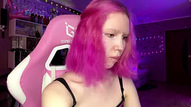 LiaaLuna online show from June 2026 01:32:01 PM