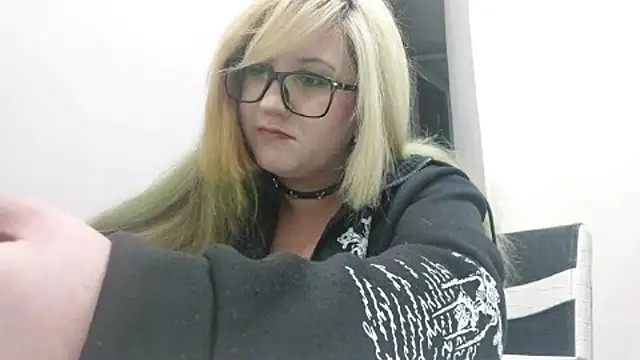 Snapshot of FeliniKatechini chatting on June 2026 09:15:02 PM FeliniKatechini online show from June 2026 09:15:02 PM