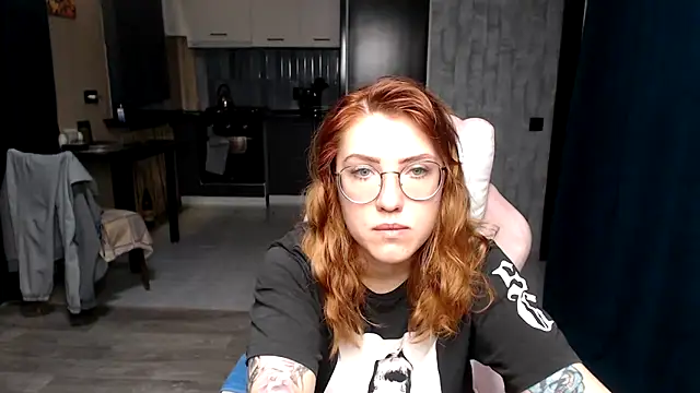 Reginasmilee online show from October 2025 11:27:02 PM