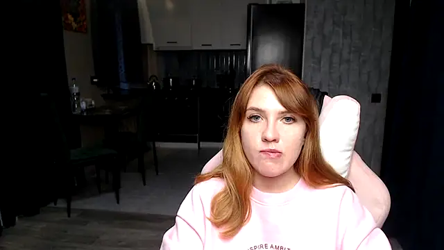 Reginasmilee online show from November 2025 01:34:02 PM