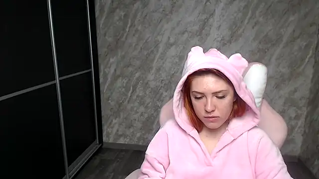 Reginasmilee online show from February 2026 06:51:01 AM