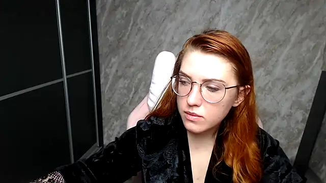 Reginasmilee online show from February 2026 04:00:01 AM