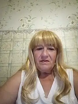 Snapshot of EmmaSwan555 chatting on July 2026 10:14:02 PM EmmaSwan555 online show from July 2026 10:14:02 PM