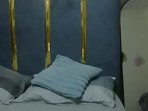 Snapshot of Petitessence chatting on July 2026 02:18:01 AM Petitessence online show from July 2026 02:18:01 AM