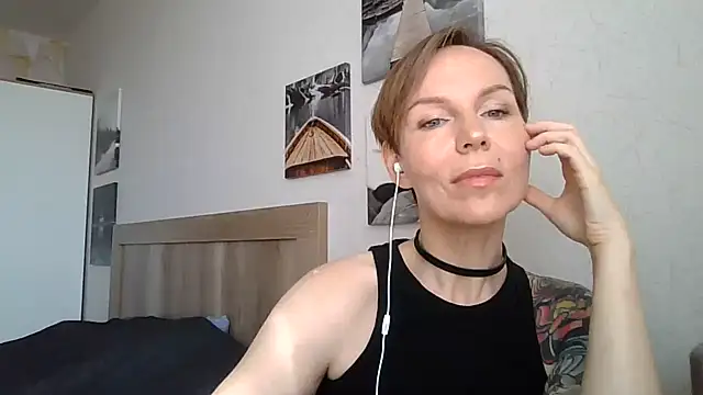 SunKissedxx online show from June 2026 05:56:01 AM